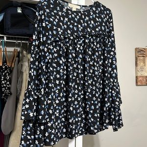 COPY - Michael Kors size large cute top with long sleeves. Perfect condition.